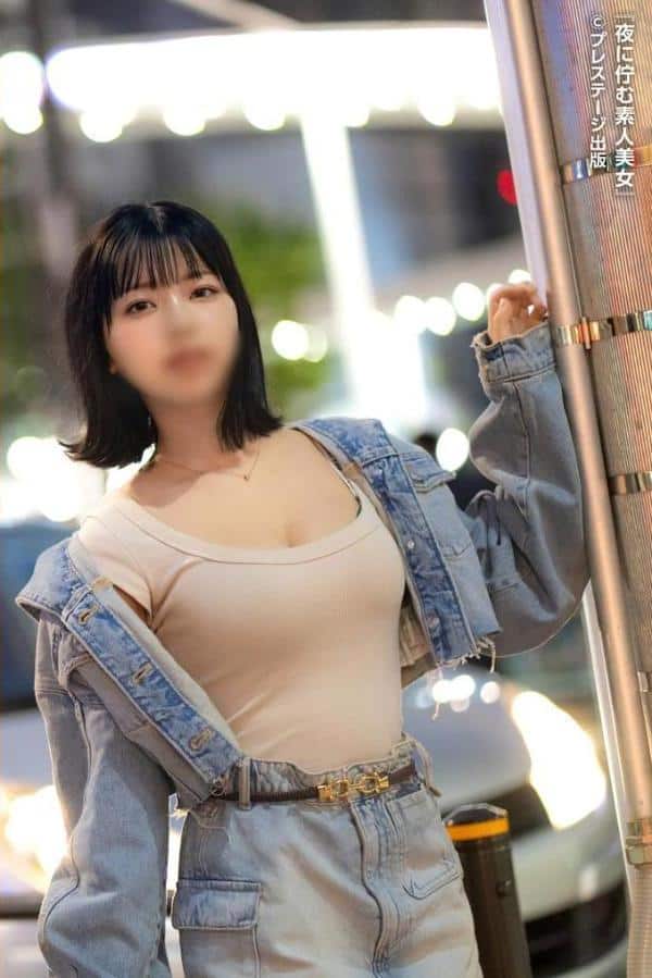 夜の街に佇む素人美女